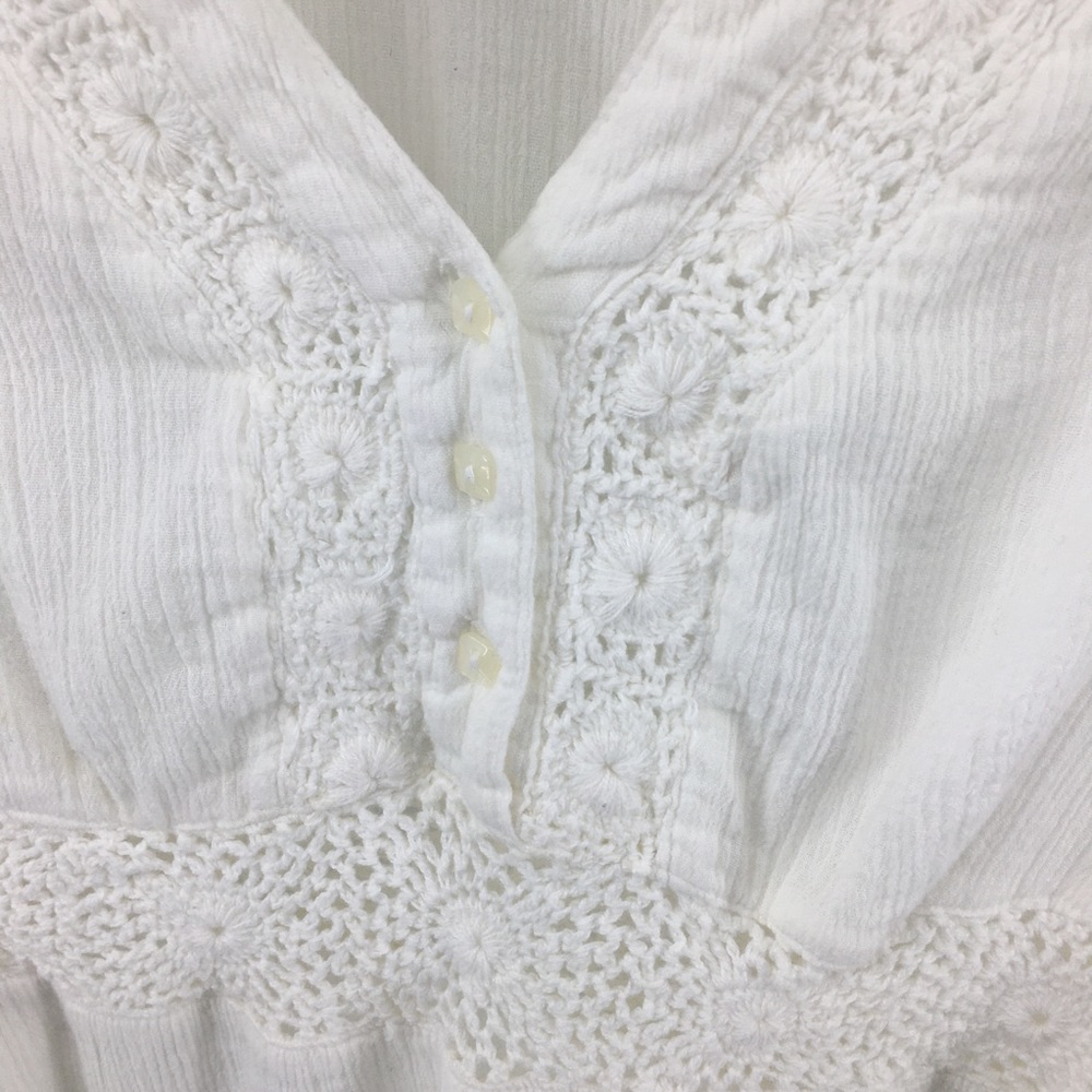 Aventura White Crocheted Top - Picture 4 of 9